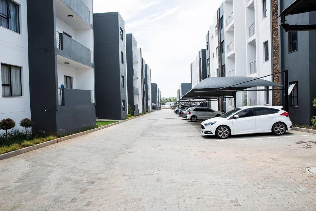 The Ellipse Palazzo Apartment Midrand Extérieur photo