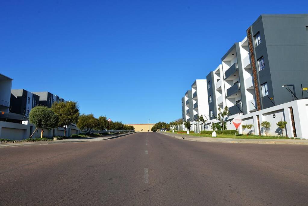 The Ellipse Palazzo Apartment Midrand Extérieur photo